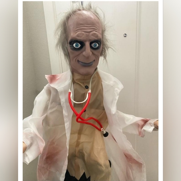 NIB Haunted Hill Farm AnimaTronic Doctor Halloween Prop - Picture 2 of 2